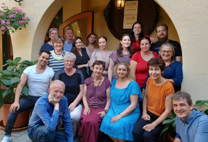 Am Spiegeln freut sich über Verstärkung seines Teams